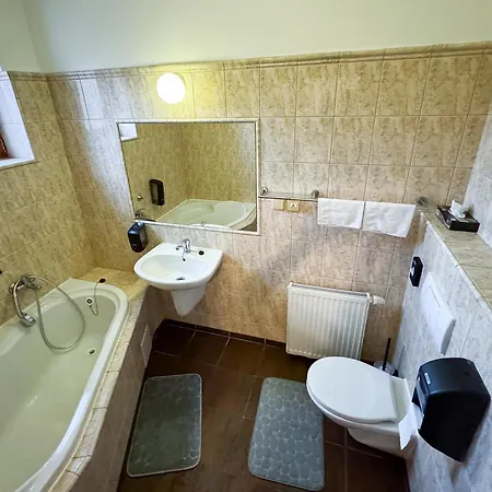 فندق Gader A Restauracia Ramarti 2*