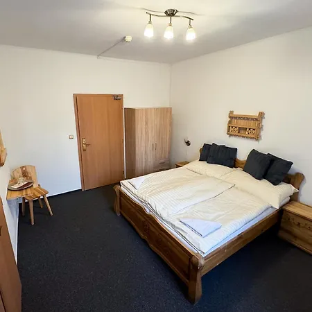 Szálloda Gader A Reštaurácia Ramarti 2*