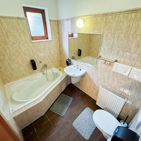 Gader A Reštaurácia Ramarti Szálloda Blatnica