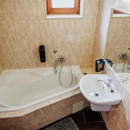 Gader A Reštaurácia Ramarti 2*