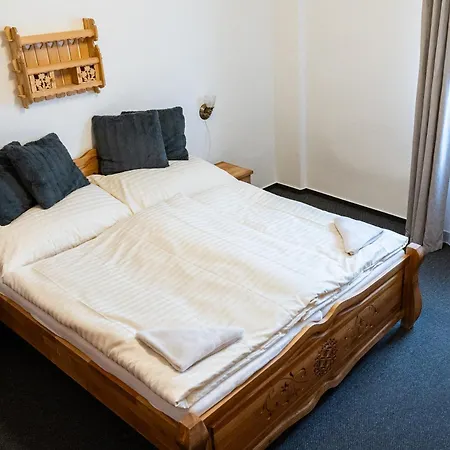 Szálloda Gader A Reštaurácia Ramarti